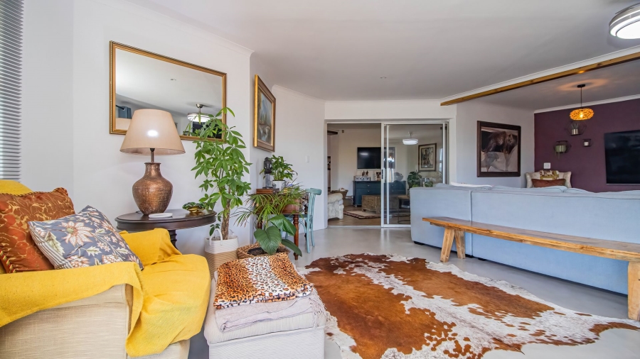 5 Bedroom Property for Sale in Fraaiuitsig Western Cape